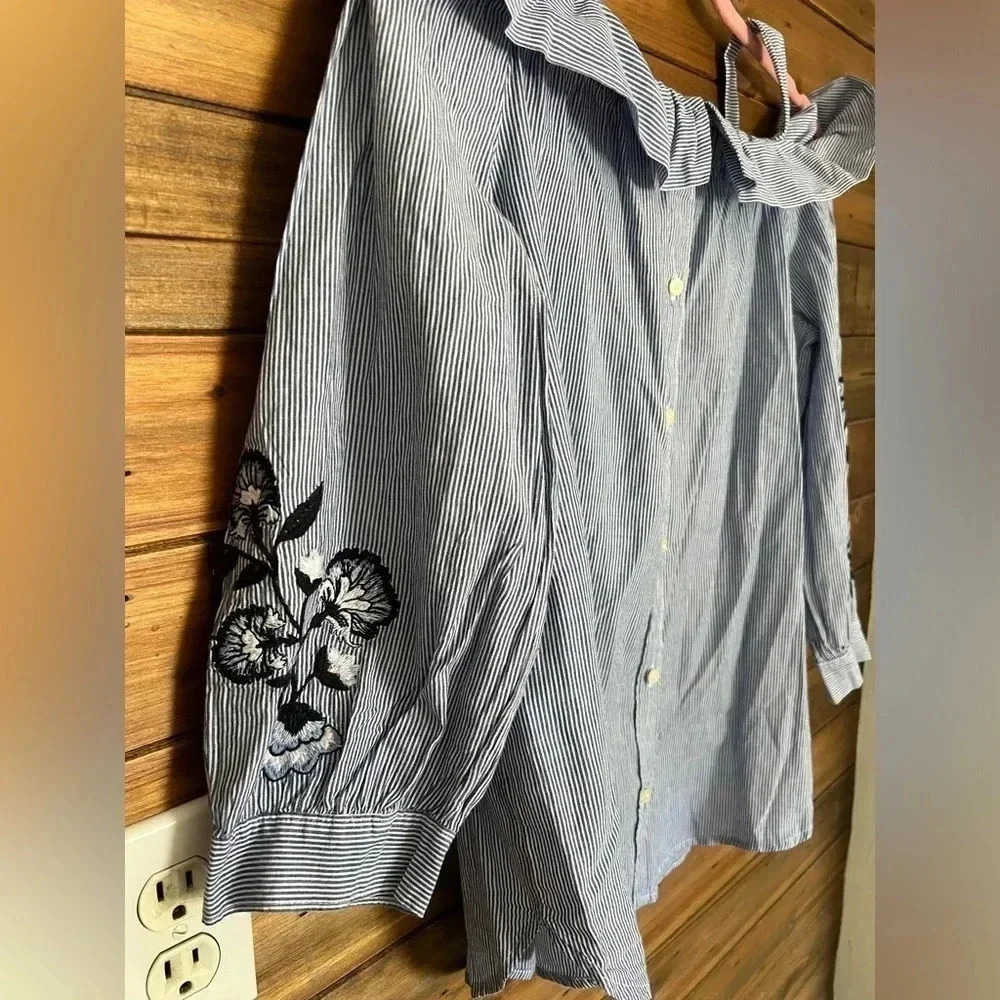 Loft Stripe Floral Embroidered Cold Off Shoulder Button Front Ruffle Top Size S - Picture 3 of 8